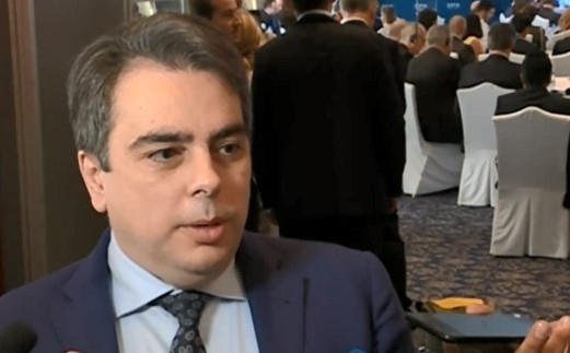 Василев: От съвестта на шестима души зависи вотът на недоверие да не успее